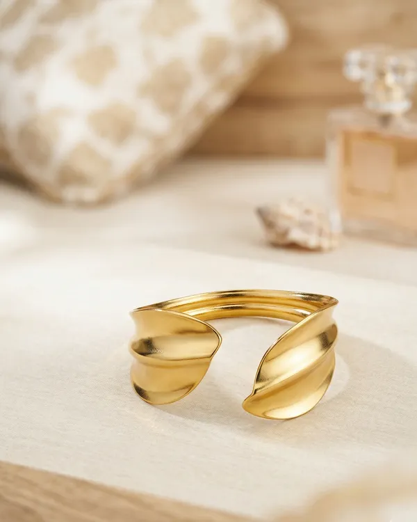 Elegant_Gold-Tone_Traditional_Jewelry_Gift_Set