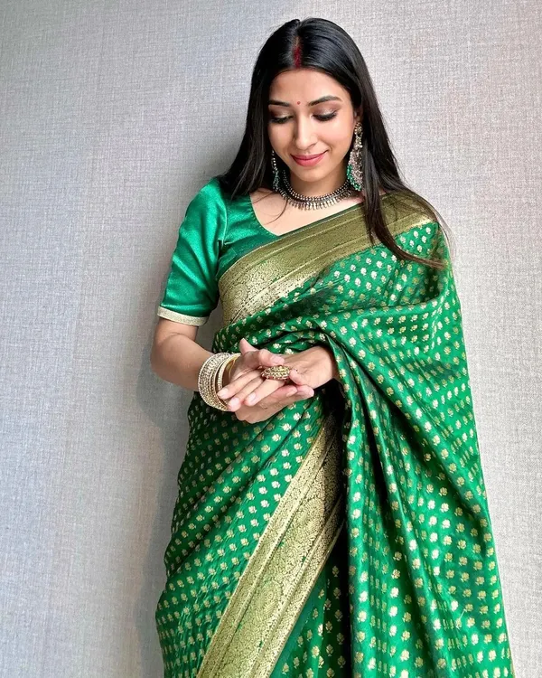 Green_Soft_Banarasi_Saree_For_Women