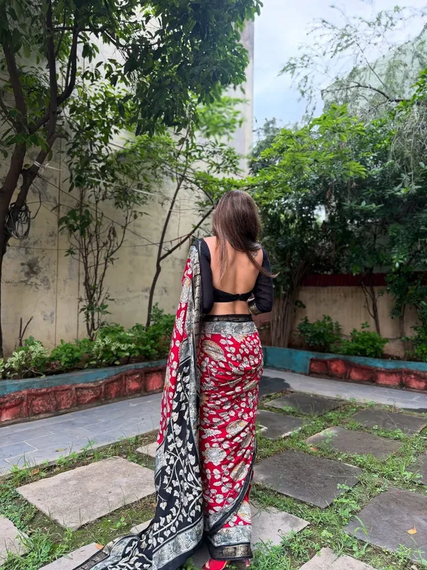 Red_Mulmul_Cotton_Saree_For_Women