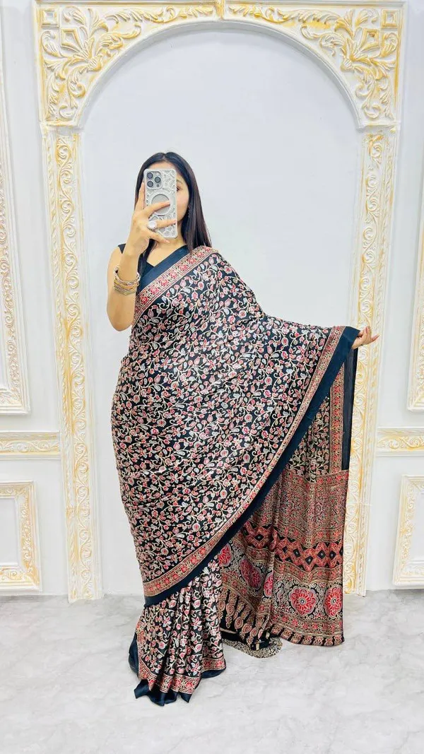 Black_Soft_Silk_And_Crepe_Saree_For_Women