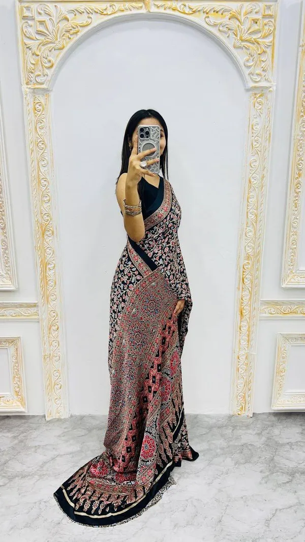 Black_Soft_Silk_And_Crepe_Saree_For_Women