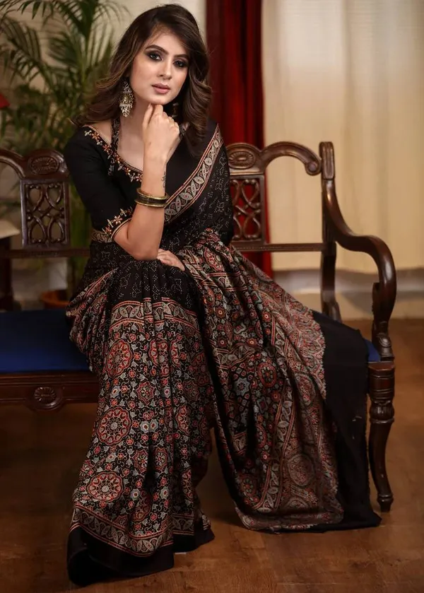 Black_Modal_Silk_Saree_For_Women