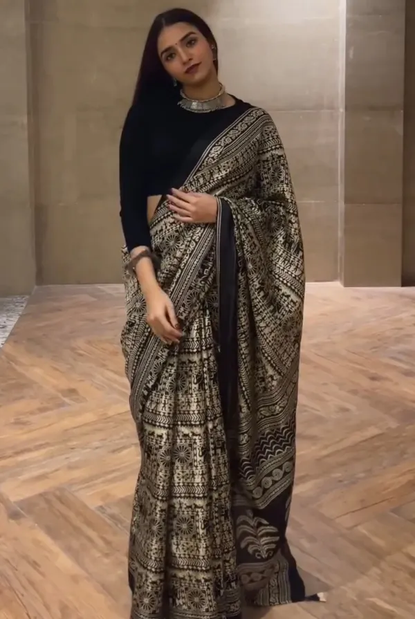 Black_Pure_Silk_Saree_For_Women