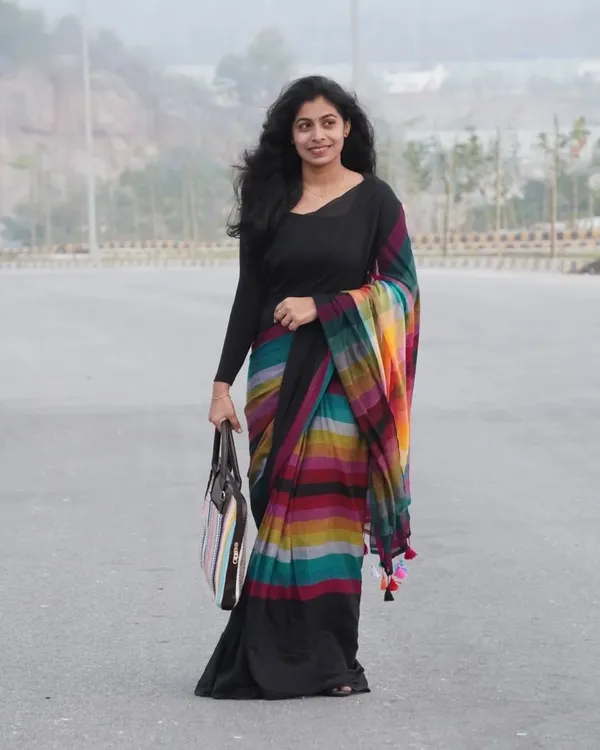 Black_Rainbow_Linen_Saree_For_Women