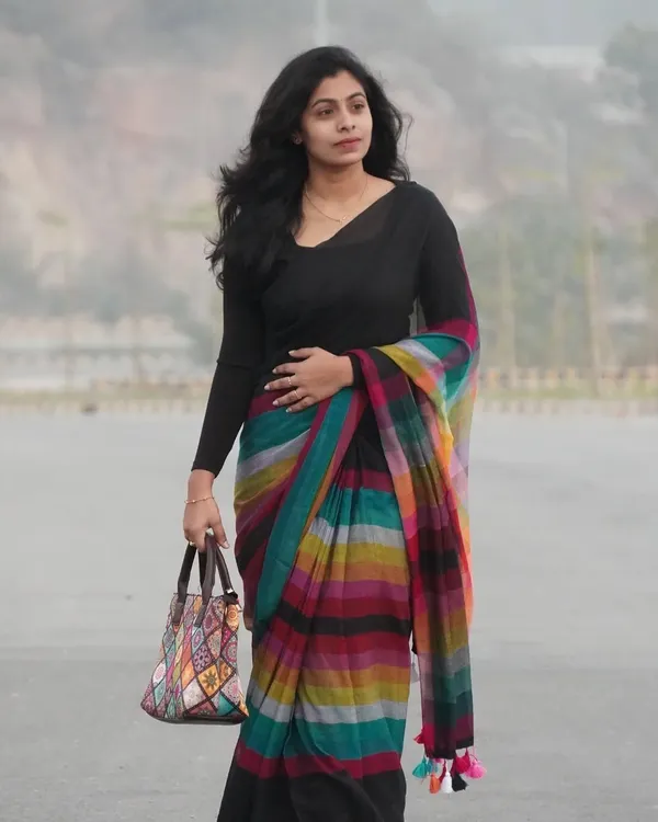 Black_Rainbow_Linen_Saree_For_Women