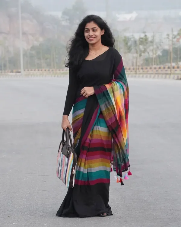 Black_Rainbow_Linen_Saree_For_Women