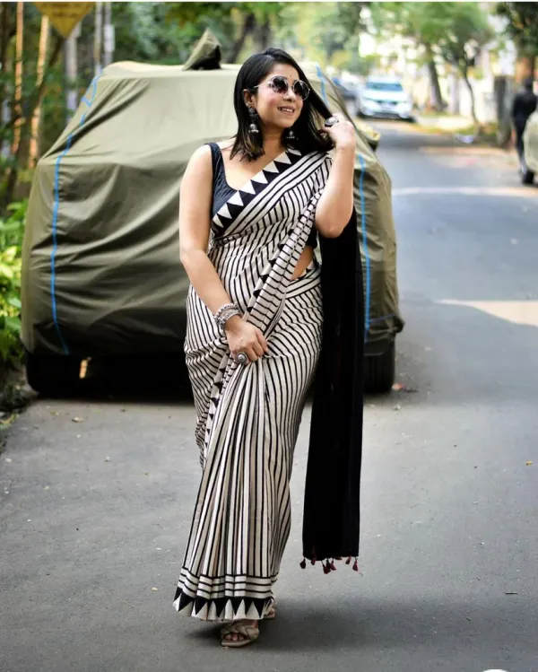 Black_&_White_Striped_Red_bindi_Saree_Stylish_Party_&_Casual_Wear_Saree