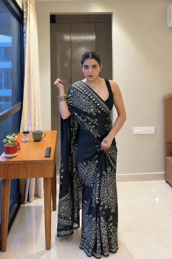 Black_saree_embellished_with_traditional_Bandhani_and_circular_motif_prints_with_real_mirror_Work
