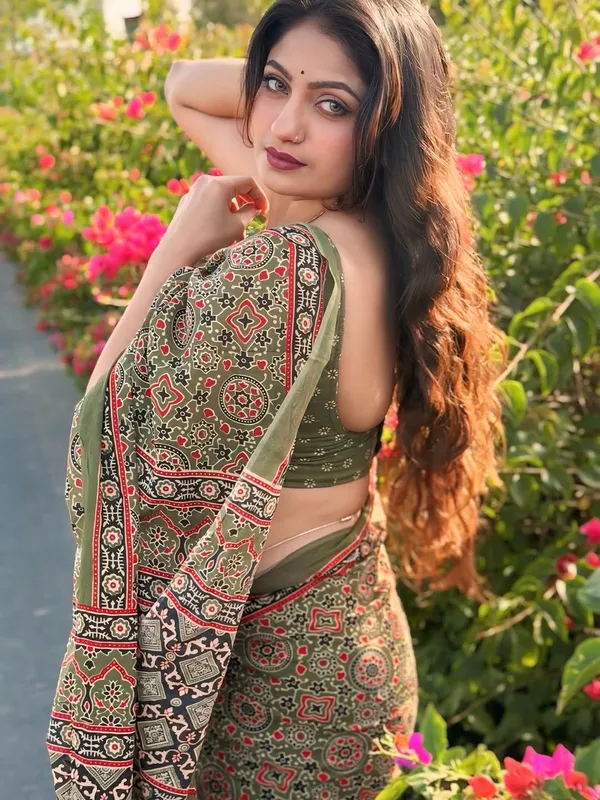 Classic_Mahendi_Green_Ajarakh_Printed_Cotton_silk_saree_with_blouse_Piece