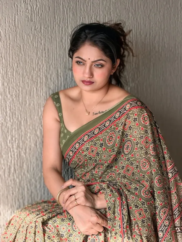 Classic_Mahendi_Green_Ajarakh_Printed_Cotton_silk_saree_with_blouse_Piece