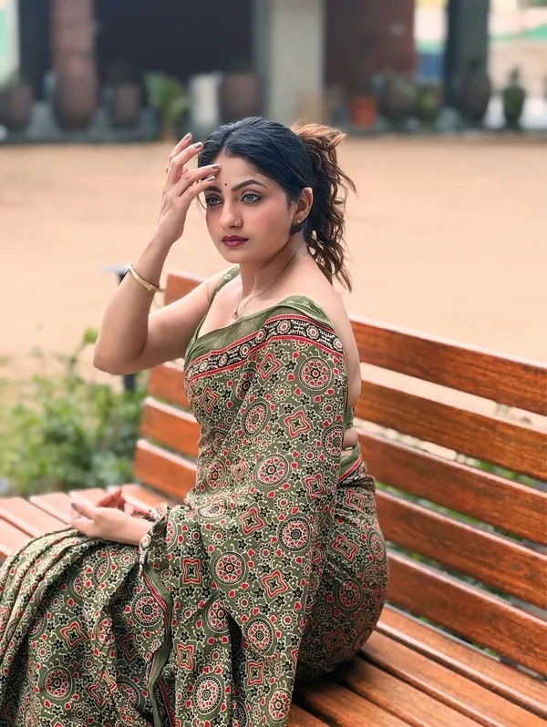 Classic_Mahendi_Green_Ajarakh_Printed_Cotton_silk_saree_with_blouse_Piece