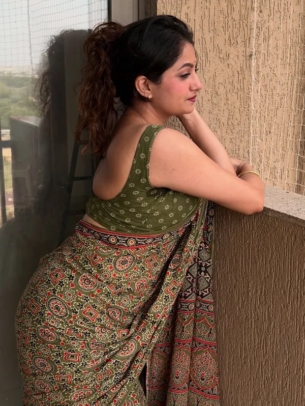 Classic_Mahendi_Green_Ajarakh_Printed_Cotton_silk_saree_with_blouse_Piece