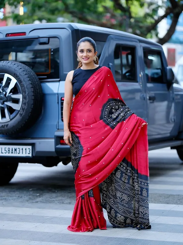 Red_Real_Mirror_work_Soft_And_Smooth_Bandhej__Gajji_Silk_Saree_with_black_pallu