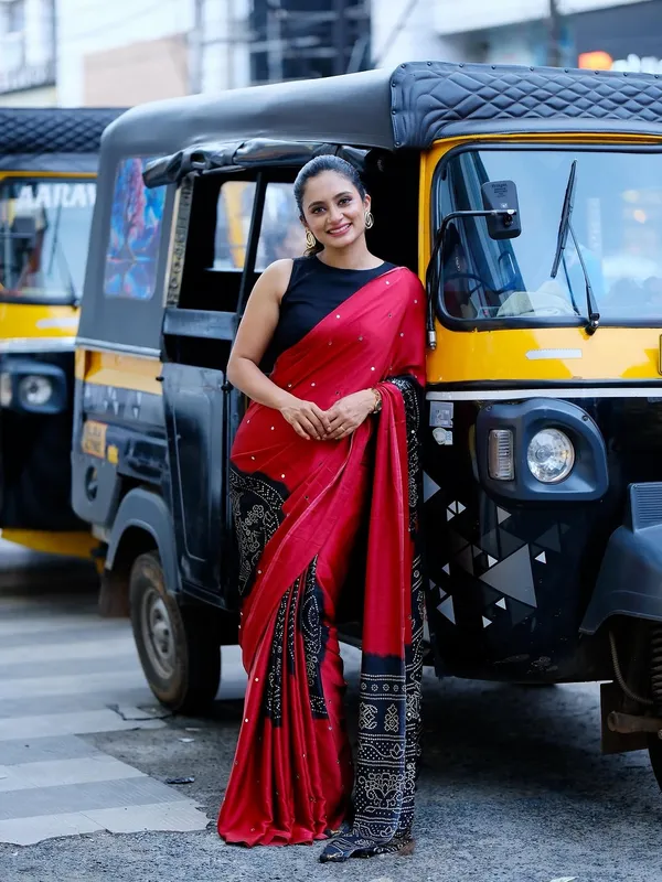 Red_Real_Mirror_work_Soft_And_Smooth_Bandhej__Gajji_Silk_Saree_with_black_pallu