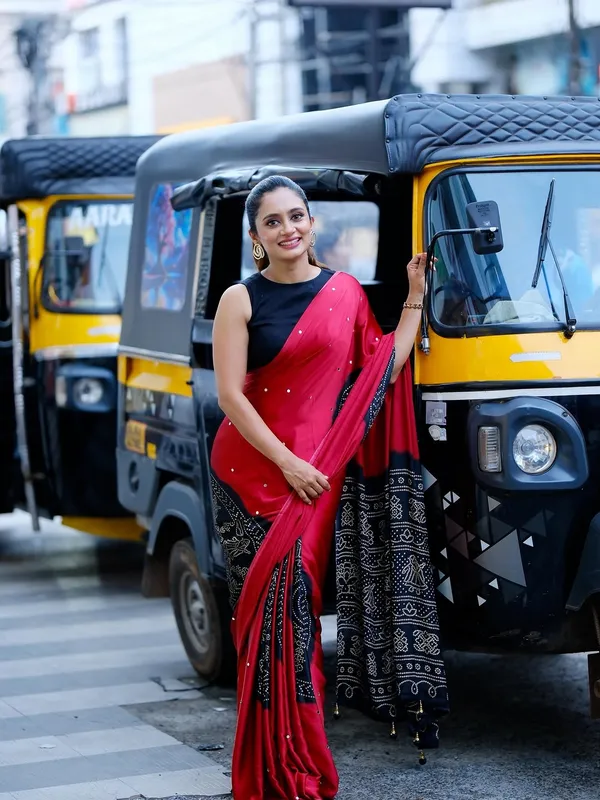 Red_Real_Mirror_work_Soft_And_Smooth_Bandhej__Gajji_Silk_Saree_with_black_pallu