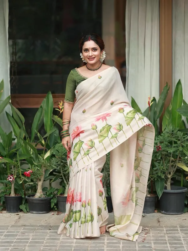 Floral_Printed_Silk_Saree,_Off-White_with_Pink_Lotus_Print