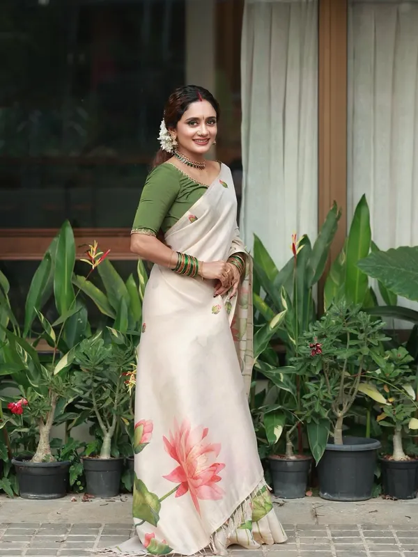 Floral_Printed_Silk_Saree,_Off-White_with_Pink_Lotus_Print