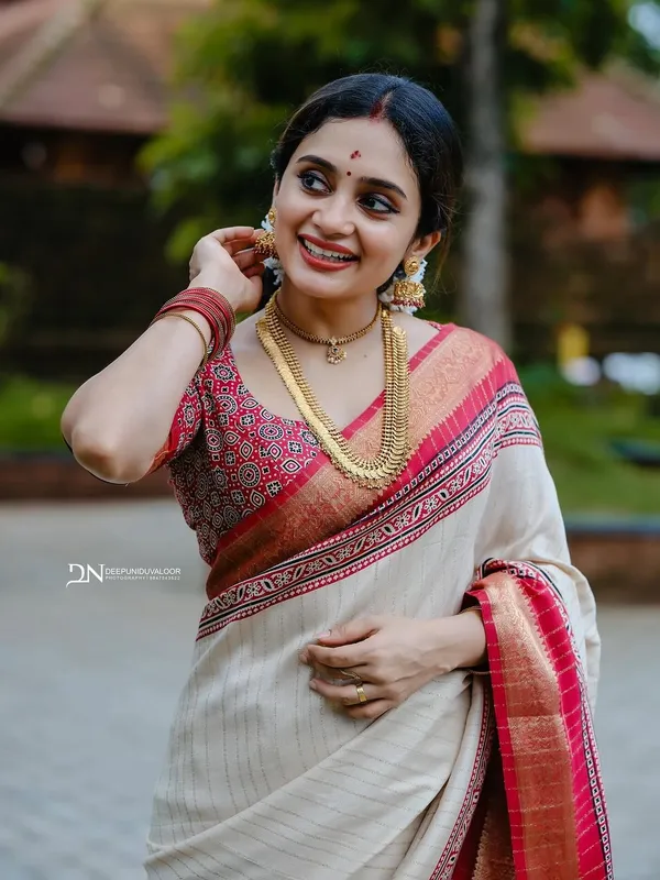 Heavy_Marsh_Mellow_with_Zari_Lining_and_gold_denting_zari_border_saree_for_Women