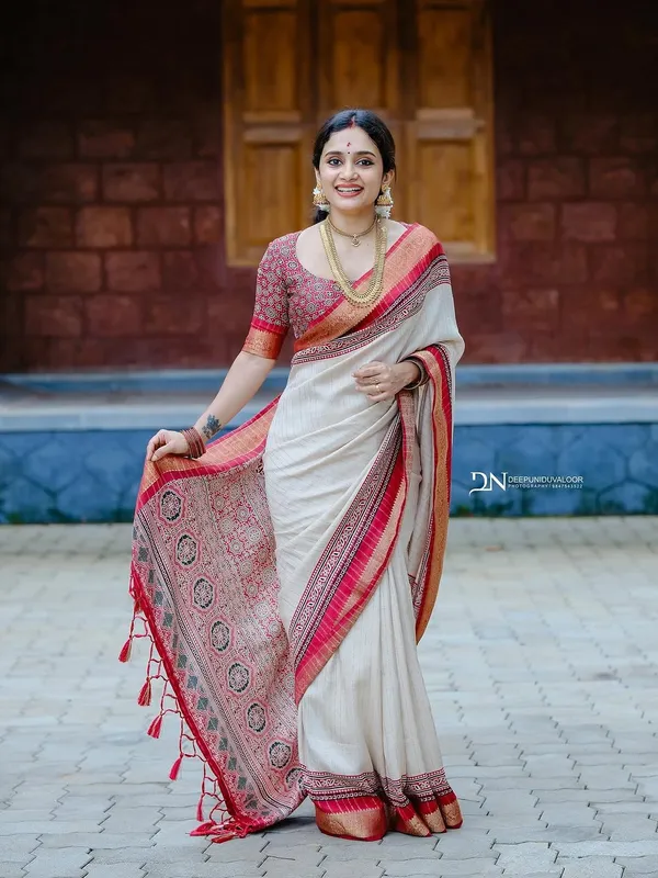 Heavy_Marsh_Mellow_with_Zari_Lining_and_gold_denting_zari_border_saree_for_Women