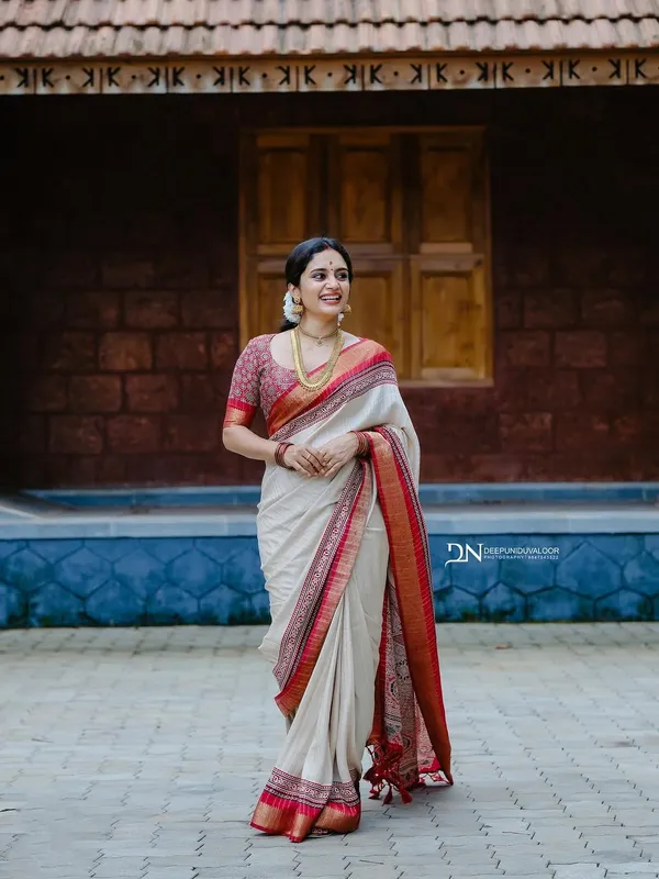 Heavy_Marsh_Mellow_with_Zari_Lining_and_gold_denting_zari_border_saree_for_Women