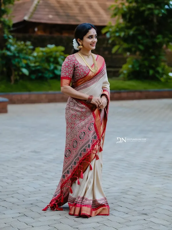 Heavy_Marsh_Mellow_with_Zari_Lining_and_gold_denting_zari_border_saree_for_Women