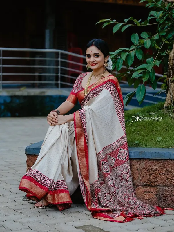 Heavy_Marsh_Mellow_with_Zari_Lining_and_gold_denting_zari_border_saree_for_Women