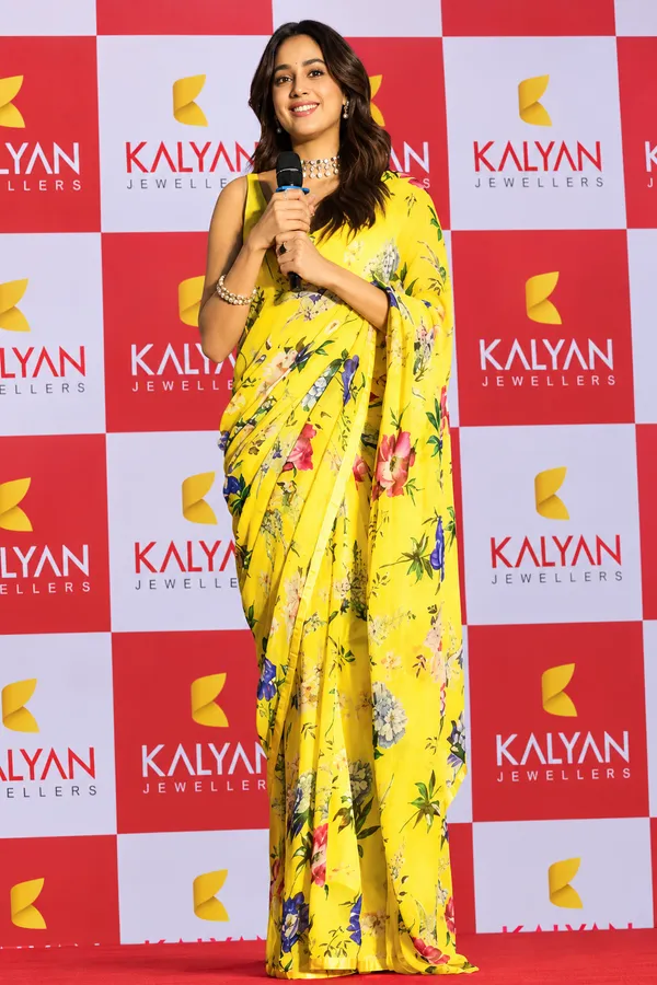 Janvi_fame_Yellow_Floral_Print_Saree_for_Women