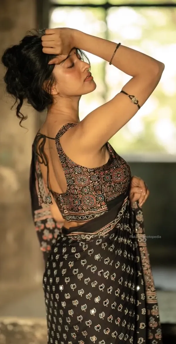 Jiya_lotus_Designer_Black_Ajarakh_Saree_with_blouse_Piece_