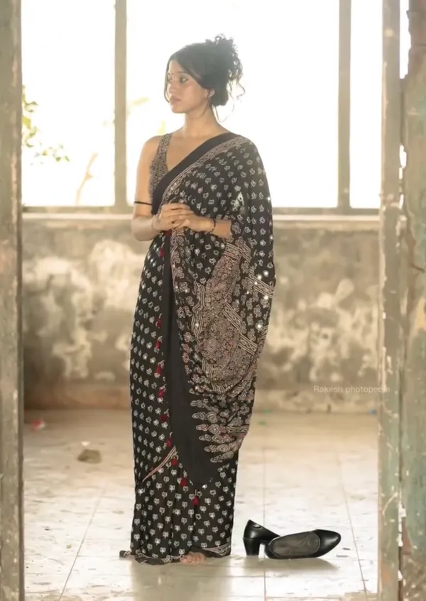 Jiya_lotus_Designer_Black_Ajarakh_Saree_with_blouse_Piece_