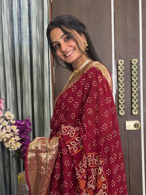 Pooja_Saree_Maroon_Bandhej_Butta_with_blouse_for_Women