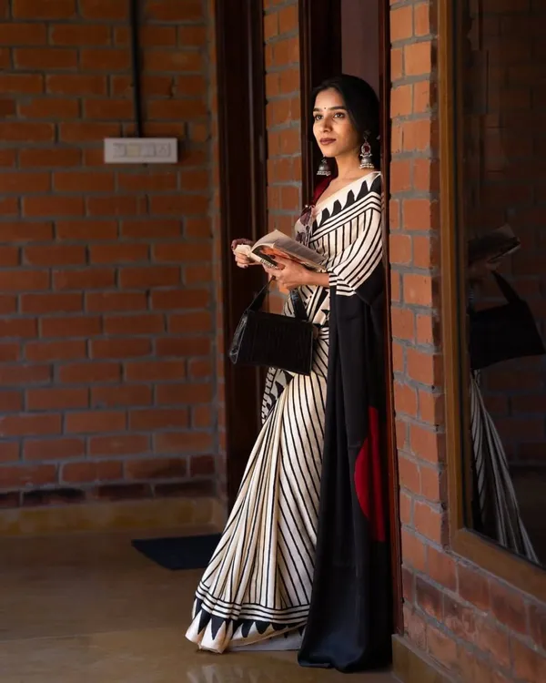 Off_White_Modal_Silk_Saree_For_Women