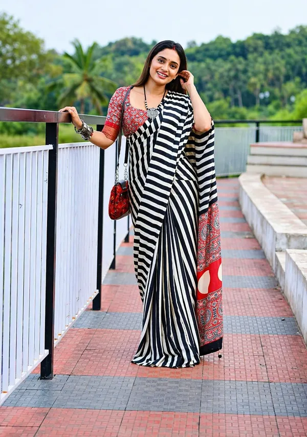 Black_And_White_Satin_Modal_Silk_Saree_For_Women