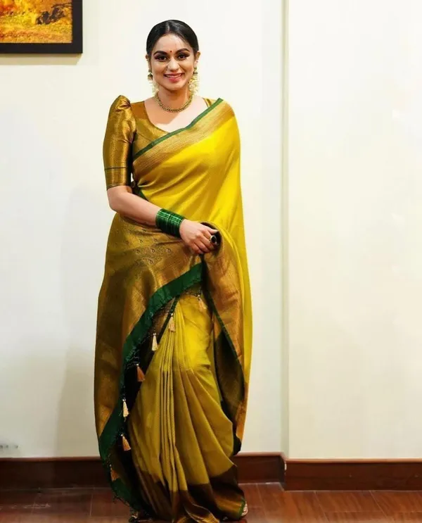 Yellow_Banarasi_Silk_Saree_For_Women