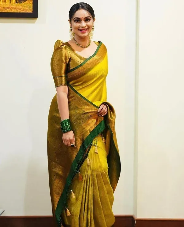 Yellow_Banarasi_Silk_Saree_For_Women