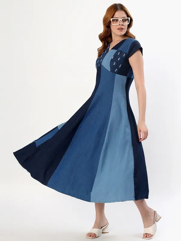 Color_Block_Denim_Dress