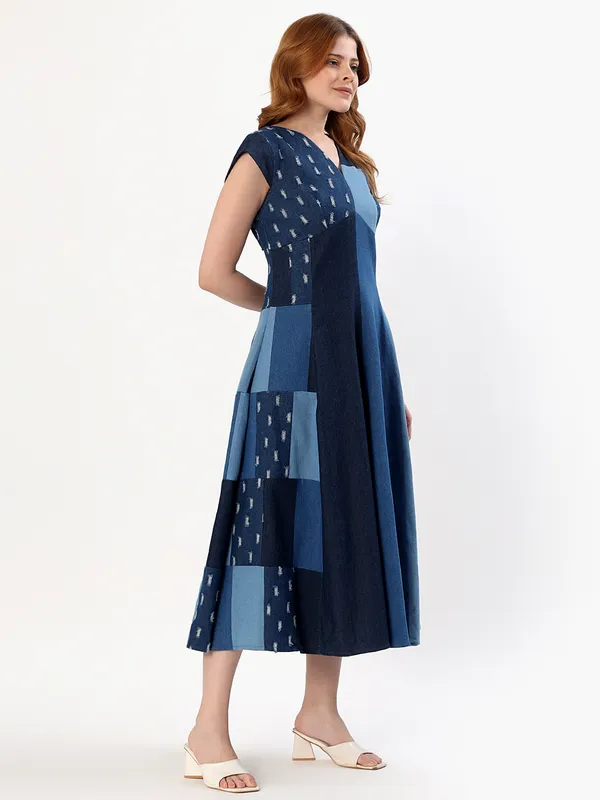 Color_Block_Denim_Dress