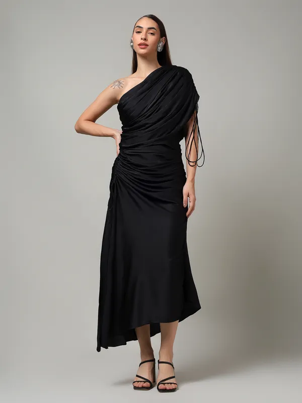 Her_Black_Dress