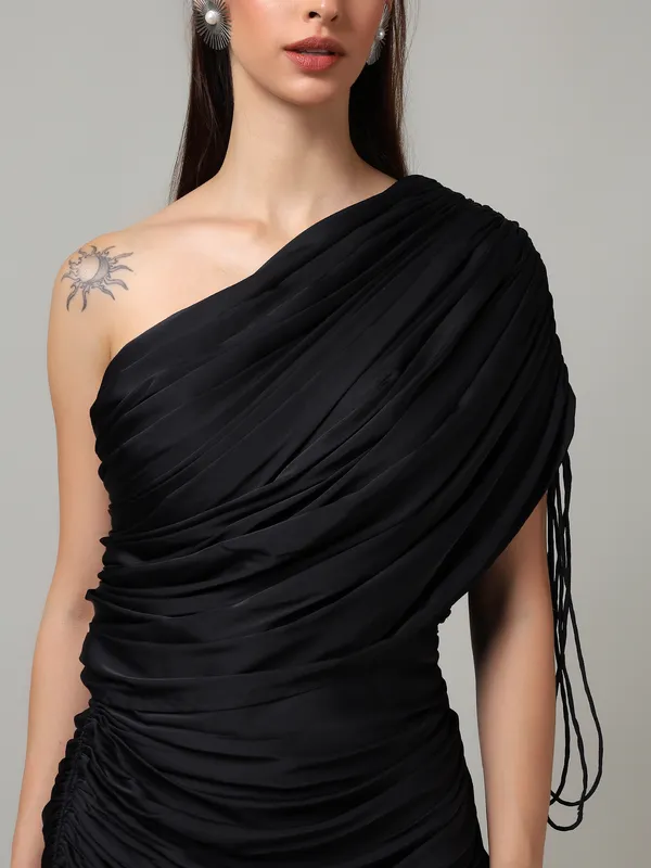 Her_Black_Dress