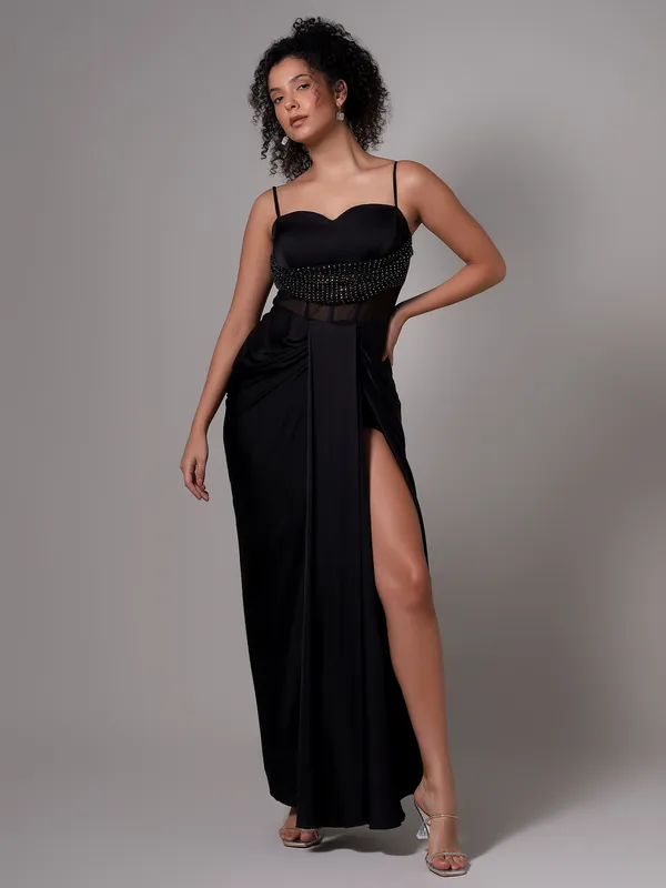 Her_Black_Stud_Gown