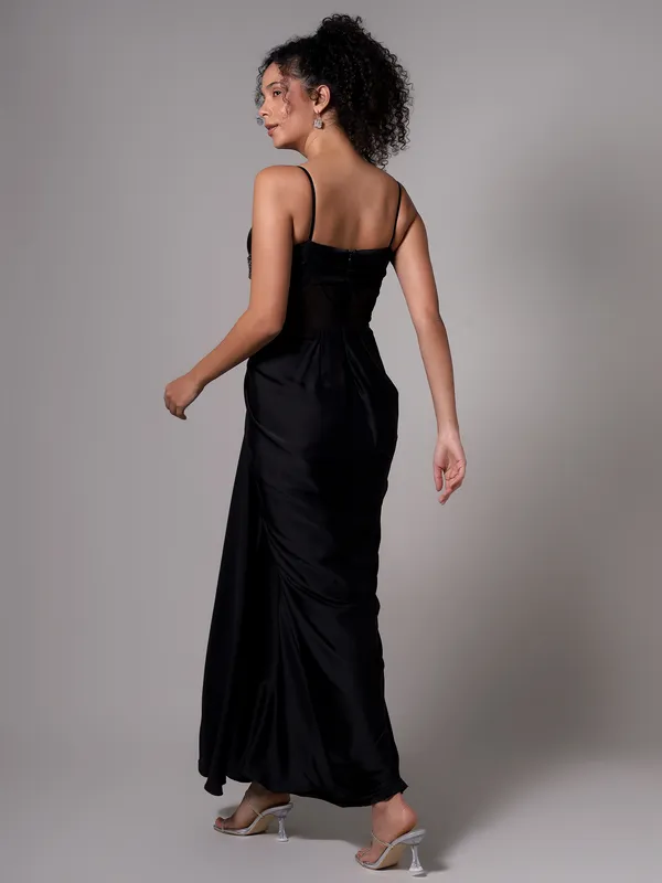 Her_Black_Stud_Gown