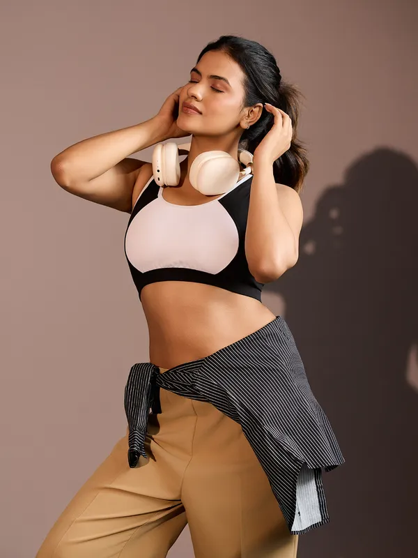 Kaheri_Dual-Tone_Contrast_Sports_Bra_-_Premium_Comfort_&_Performance_UV-001_Black