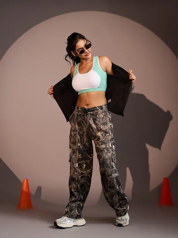 Kaheri_Mint_Harmony_Contrast_Sports_Bra_-_Vibrant_&_Comfortable_UV001-Melange_Green