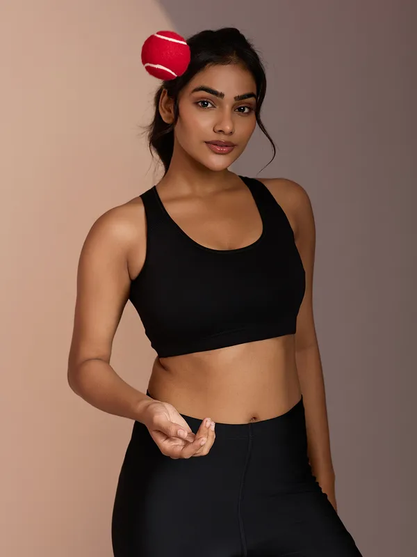 Kaheri_Premium_Women’s_Solid_Black_High-Impact_Sports_Bra_UV-008_Black