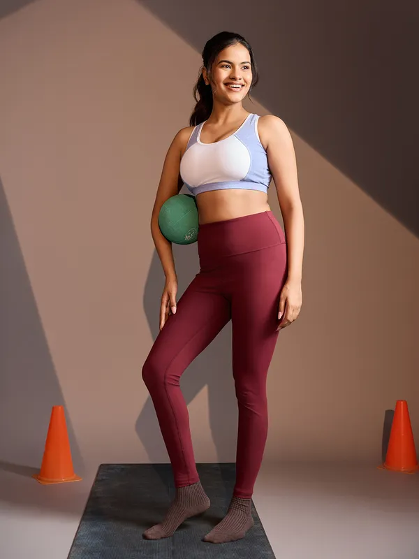 Kaheri_Sky_Contrast_Panelled_Sports_Bra_-_Serene_Style_&_Comfort_UV-001_Melange_Blue