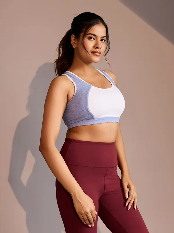 Kaheri_Sky_Contrast_Panelled_Sports_Bra_-_Serene_Style_&_Comfort_UV-001_Melange_Blue