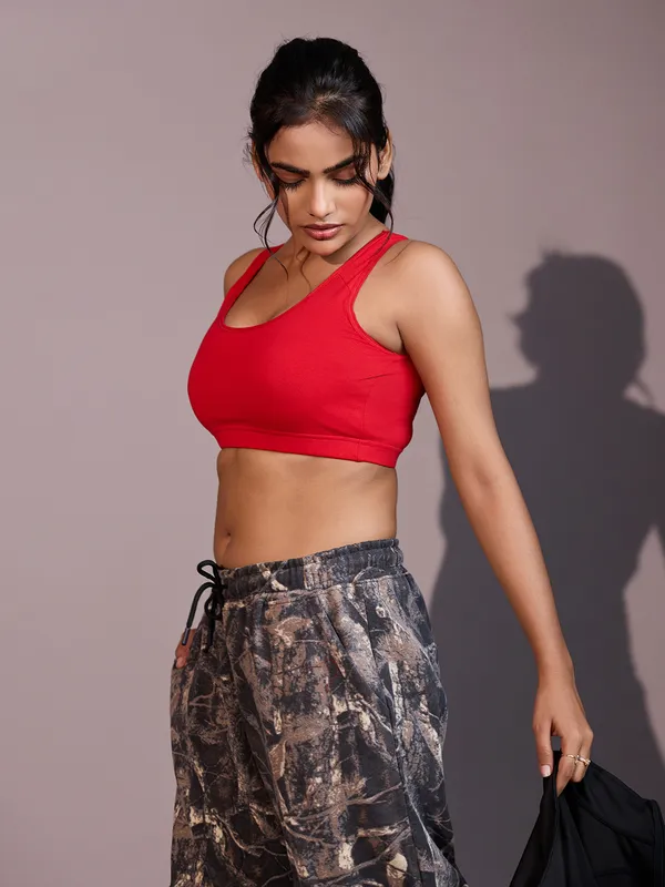 Kaheri_Solid_Cherry_Red_Seamless-Back_Performance_Bra_UV-008_Red