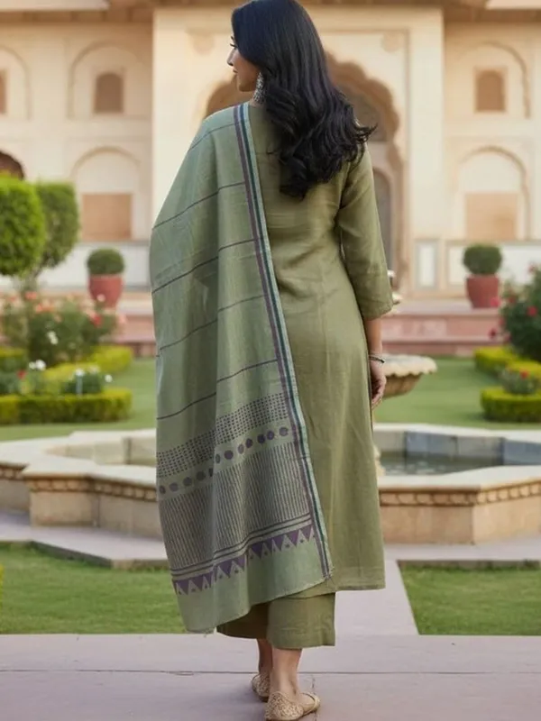 Kaheri_Solid_Pista_Kurti_Pant_Dupatta_Set_for_Ladies