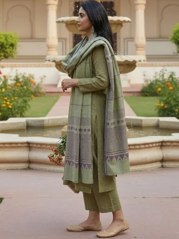 Kaheri_Solid_Pista_Kurti_Pant_Dupatta_Set_for_Ladies