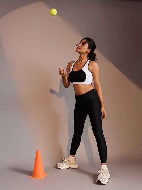 Women's_Classic_White_&_Black_High-Comfort_Sports_Bra_–_Breathable_Stretchable_Gym_&_Yoga_Wear_|_Kaheri_Enterprise_UV-001_White