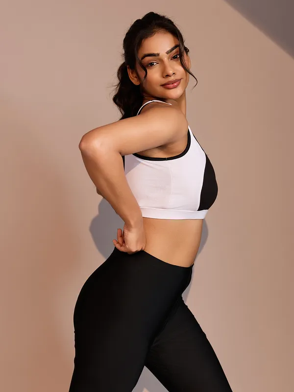 Women's_Classic_White_&_Black_High-Comfort_Sports_Bra_–_Breathable_Stretchable_Gym_&_Yoga_Wear_|_Kaheri_Enterprise_UV-001_White